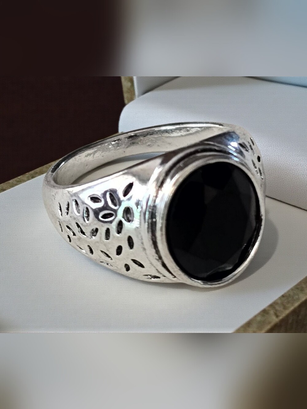 BLACK OBSIDIAN BEZEL  DECORATIVE  FILAGREE QUALITY TITANIUM SILVER  SIZE 9 RING